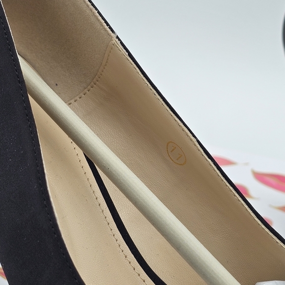 Women's Black Pointed Toe Stiletto Pumps w/ Rhinestone Bow Size 11 - Picture 8 of 9